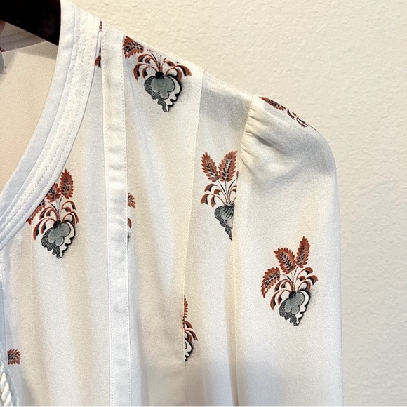 A.L.C. Hari Front Tie Floral Silk Blouse, cream, size 10 - Picture 12 of 16